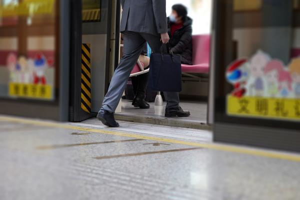 《地铁紧急避险措施：安全有序应对突发事件》图1