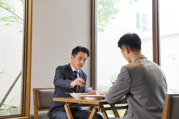 用嘴吃饭判几年缓刑,这样的判刑是否合理? 图1