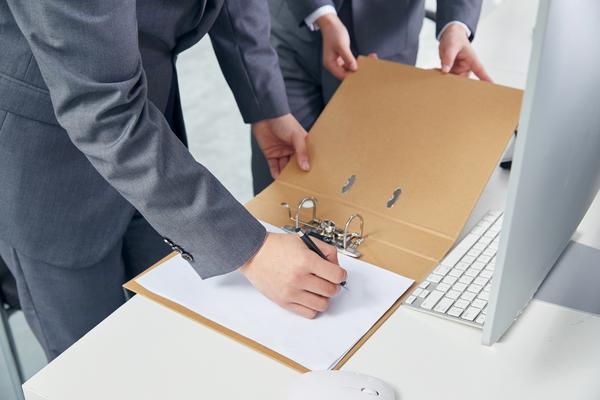 《正当防卫：老牛特工职场传奇》图1