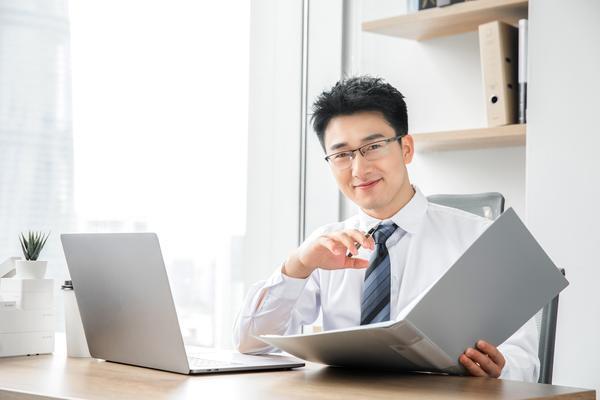 《正当防卫四：友军联手战黑手，守护家园显英勇》图1