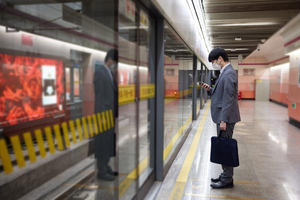 国外疫情持续蔓延，不戴口罩采取强制措施成趋势 图1