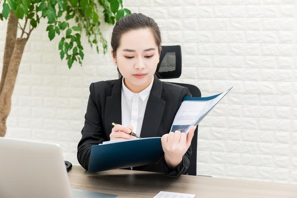 《勇敢女孩正当防卫，勇敢面对恶势力》 图2