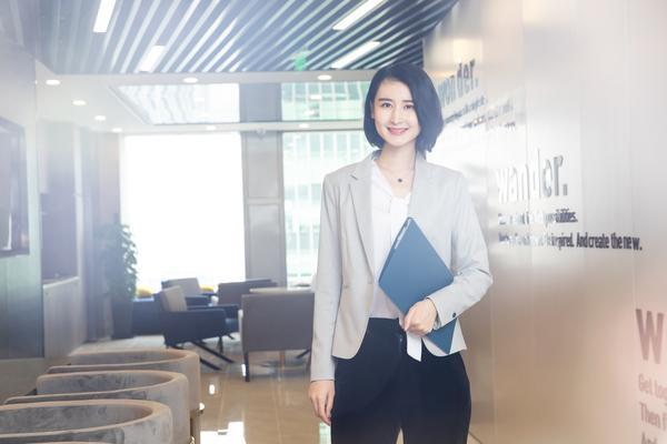 《在线观看：两个女孩的正当防卫之路》 图1