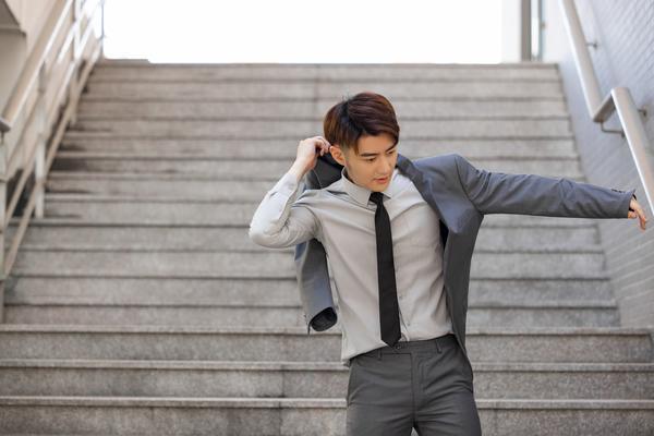 职场趣事： colleague weing humor 图2