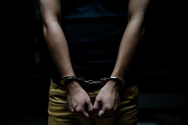 《刑事诉讼法》第206条的适用与限制出境措施