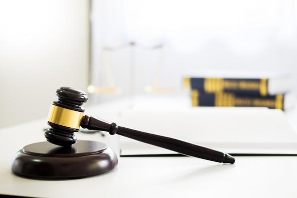 某地刑事诉讼律师：专业的法律服务与权益保