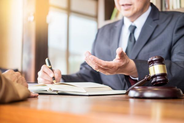 《合同诈骗案爆发：多人被立案侦查，如何防范和应对》图1