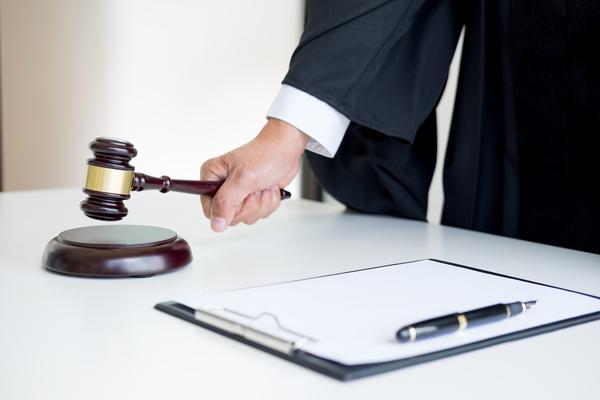 抢公交司机方向盘被立案侦查：法律规定与司