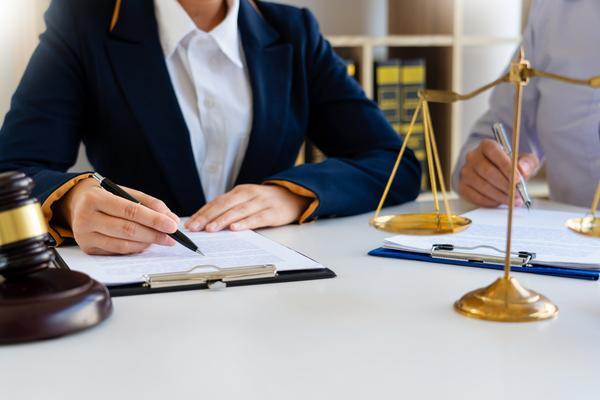 蚌埠专业刑事辩护律师费用解析|收费标准与影响因素深度分析 图2
