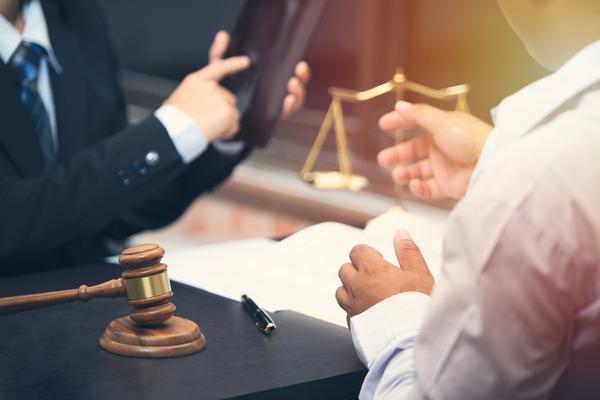 刑事案件侦查阶段律师费及会见注意事项