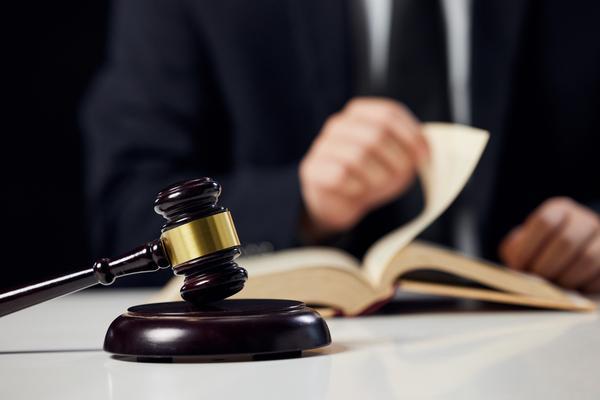 刑事拘留与律师：何时需要几个合适？ 图1
