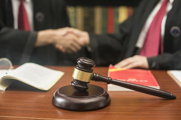 本地刑事诉讼律师：专业法律服务与实务解析 图2