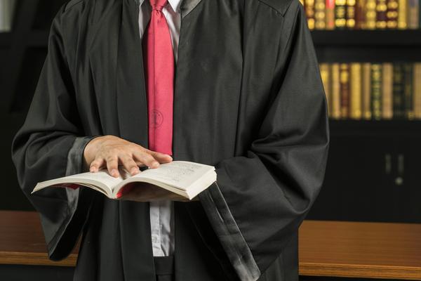 刑事辩护律师的专业作用|法律服务的关键选择 图1