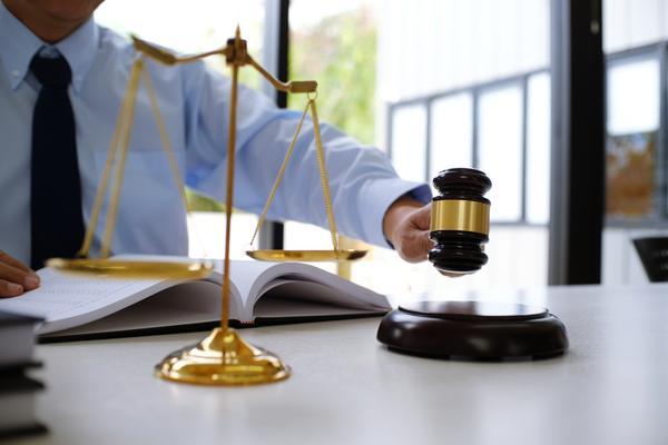 刑事拘留律师推荐|知名刑拘律师的专业选择与法律服务 图2