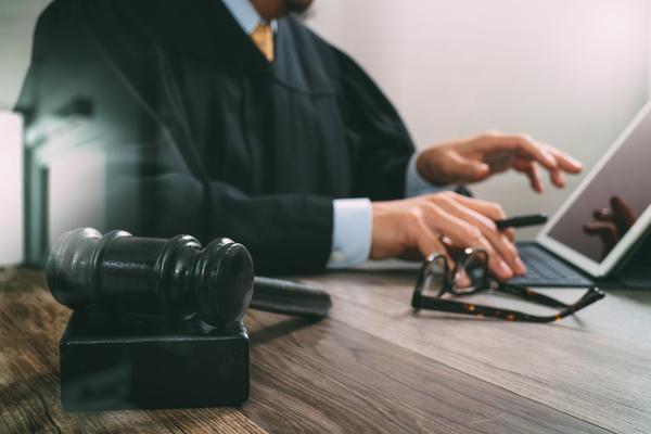 万人学法国家赔偿：探索法律援助与社会正义的新路径 图1