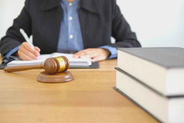 刑事诉讼律师收费标准及选择攻略 图2