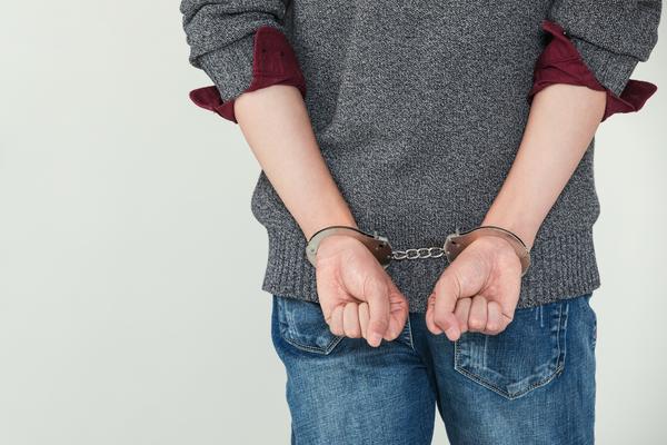 申请取保候审的条件与程序解析：何时能出结