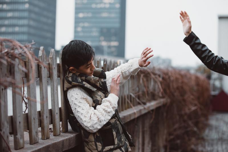缓刑期男子殴打他人，依法受到严惩 图2