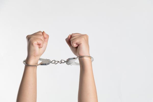个人放鞭犯法吗?判几年缓刑?图1
