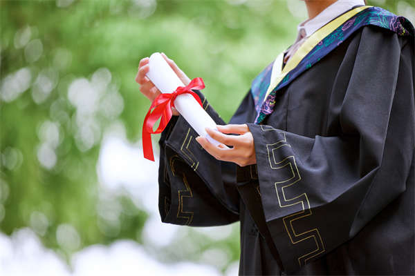 被判缓刑也能大学毕业：打破歧视的案例图1