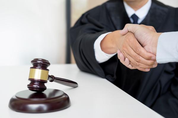 缓刑能否提前解除劳动关系|劳动法与刑法适用的边界 图1